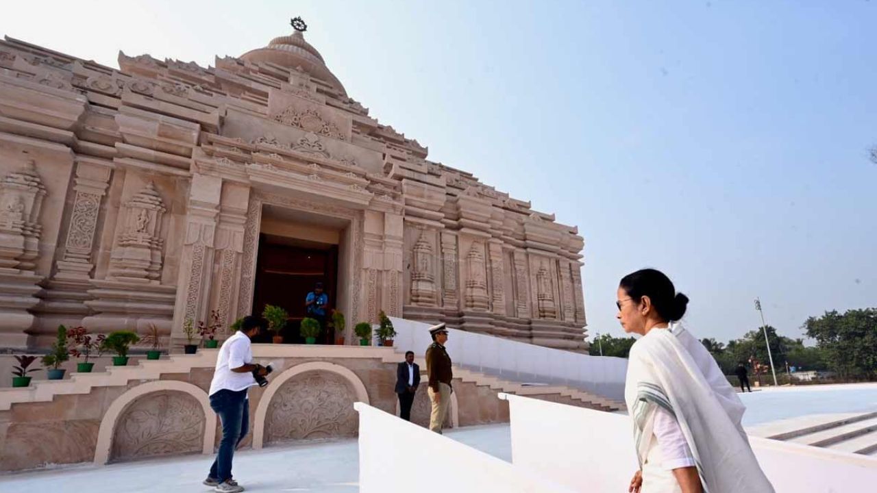 Digha-Jagannath Temple: ঝাঁটার জন্য ৫ লক্ষ টাকা দেবেন, দিঘার মন্দির নিয়ে আর কী কী বললেন মমতা Digha-Jagannath Temple: ঝাঁটার জন্য ৫ লক্ষ টাকা দেবেন, দিঘার মন্দির নিয়ে আর কী কী বললেন মমতা