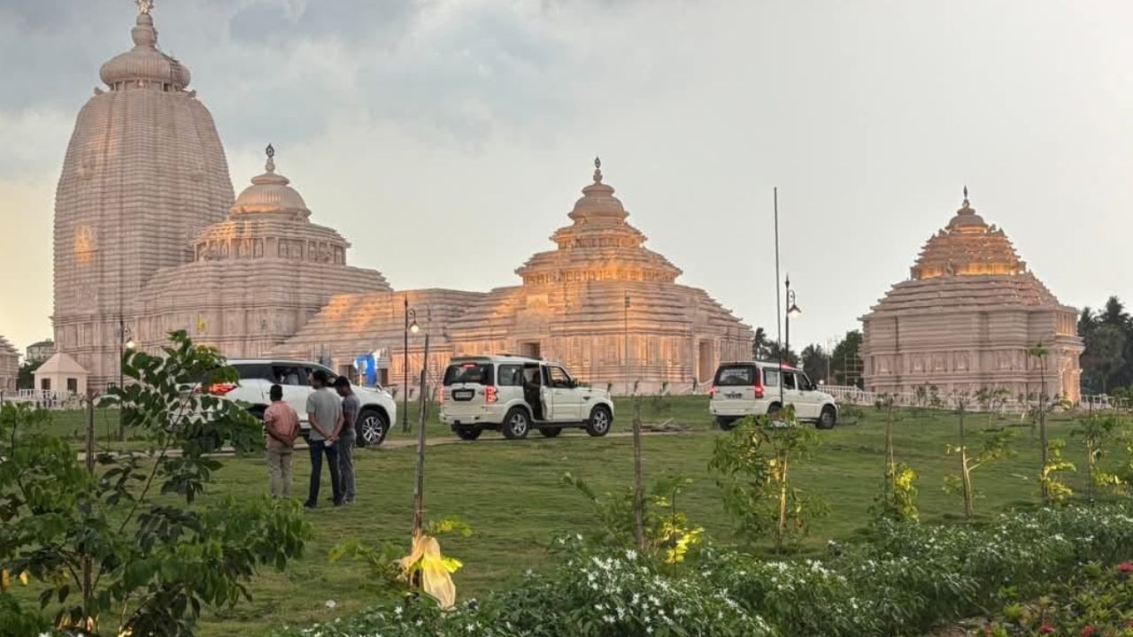 এদিকে স্থায়ী সিসিটিভি লাগানোর কাজ শুরু করে দিয়েছে দিঘা-শঙ্করপুর উন্নয়ন পর্ষদ। বৃহস্পতিবার মন্ত্রী অরূপ বিশ্বাস জানিয়েছেন, মন্দিরে পাওয়ার সাপ্লাইয়ের কাজ শেষ হয়ে গিয়েছে। চলছে শেষ মুহূর্তের প্রস্তুতি। মুখ্যমন্ত্রী মমতা বন্দ্যোপাধ্যায়কে ধন্যবাদ জানিয়ে তিনি বলেন, 'মন্দির জগন্নাথ দেবের ইচ্ছায় তৈরি হয়েছে। তিনি যেভাবেই চেয়েছেন সেভাবেই হয়েছে।'