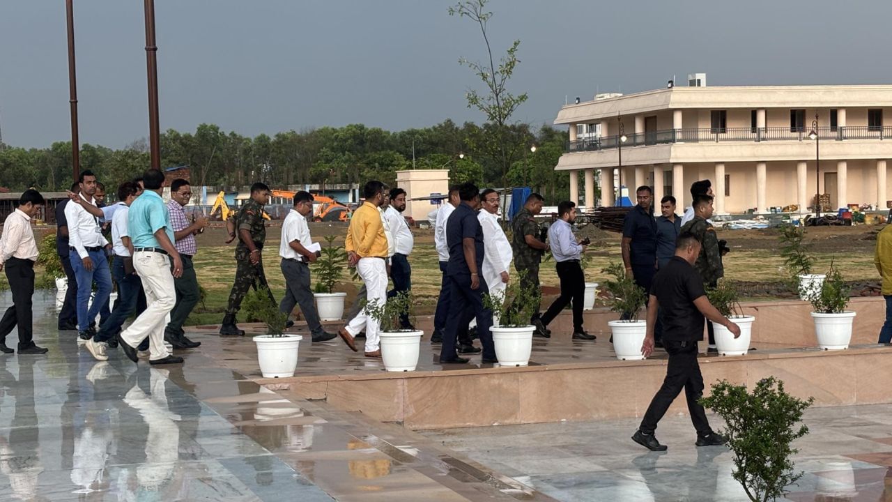 মন্দিরে থাকছে বিশেষ আলোকসজ্জার ব্যবস্থা। রাতে আলোর সাজে সেজে উঠবে দিঘার এই জগন্নাথ মন্দির। মুখ্যমন্ত্রীর নির্দেশে আগামী ২৭ এপ্রিল থেকে দিঘাতেই থাকবেন ইন্দ্রনীল সেন, সুজিত বসু, চন্দ্রিমা ভট্টাচার্য, স্নেহাশিস চক্রবর্তীর মতো মন্ত্রীরা।