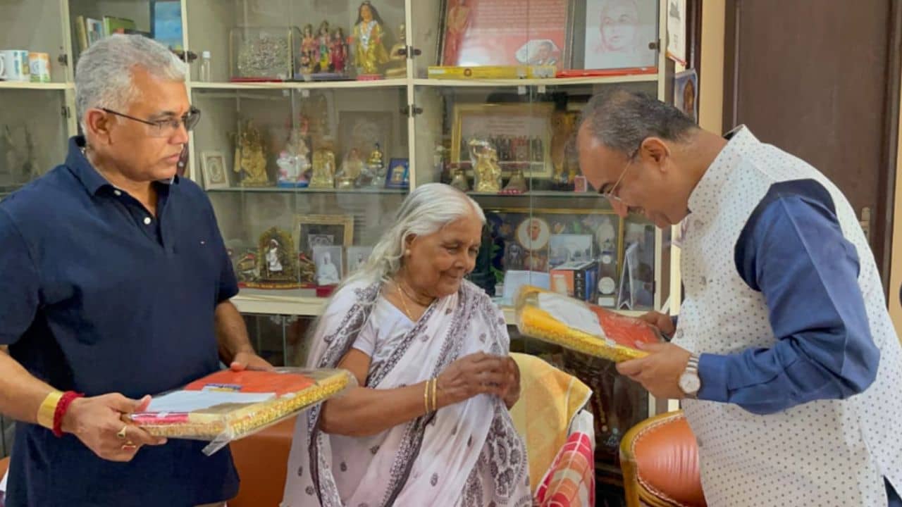 Dilip Ghosh Wedding: সকাল থেকেই সাজো সাজো রব, দিলীপ ঘোষের ভিলায় কারা এলেন, কী হচ্ছে অন্দরমহলে, দেখুন