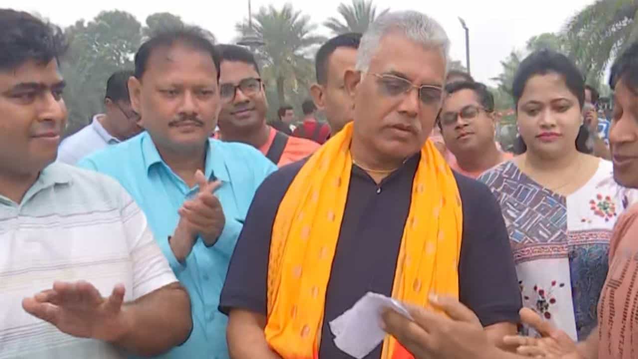 Dilip Ghosh: 'সারাজীবন মর্নিং ওয়াক করলেও ভালবাসা হবে না, বিয়েও হবে না...', বিয়ের পরের দিন কেন এ কথা বললেন দিলীপ Dilip Ghosh: 'সারাজীবন মর্নিং ওয়াক করলেও ভালবাসা হবে না, বিয়েও হবে না...', বিয়ের পরের দিন কেন এ কথা বললেন দিলীপ