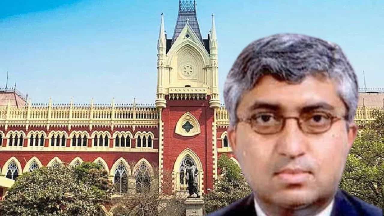 Primary Recruitment Case: শুনানির দিনই হঠাৎ ৩২,০০০ চাকরি বাতিলের মামলা থেকে সরে দাঁড়ালেন বিচারপতি সৌমেন সেন Primary Recruitment Case: শুনানির দিনই হঠাৎ ৩২,০০০ চাকরি বাতিলের মামলা থেকে সরে দাঁড়ালেন বিচারপতি সৌমেন সেন