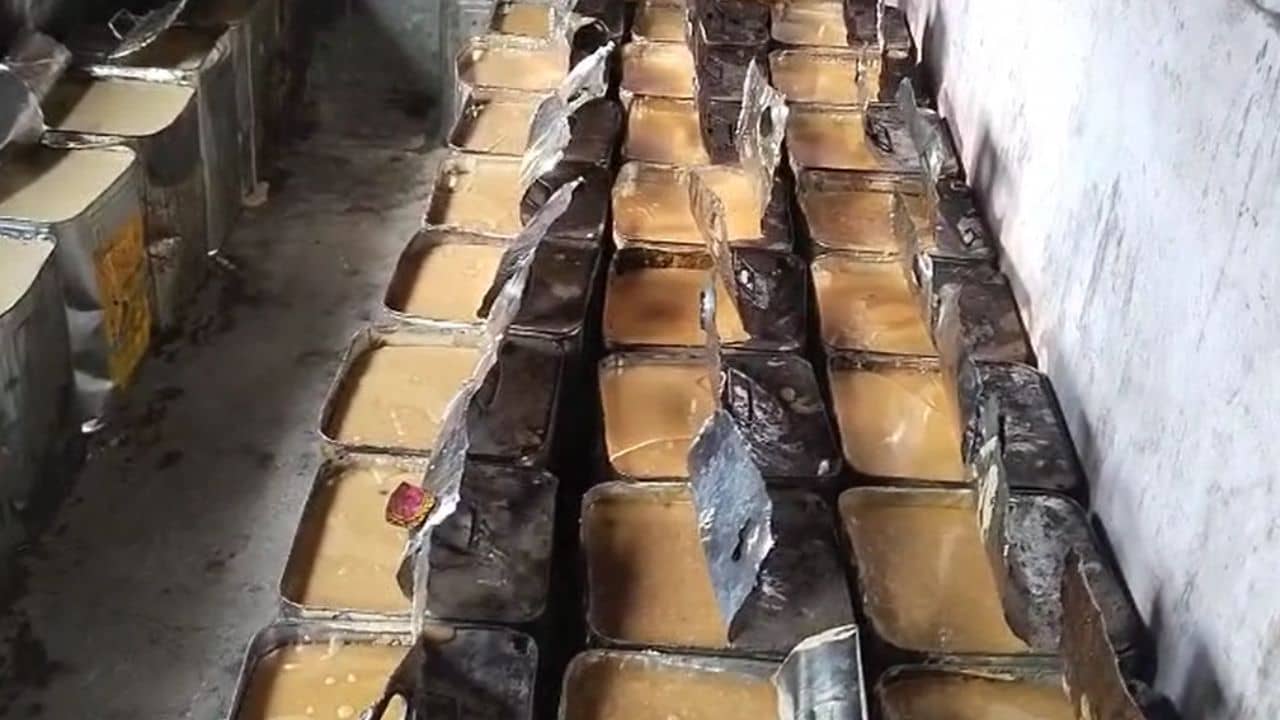 Nadia: শয়ে শয়ে টিনে ভরা গুড় আসলে মিষ্টির দোকানের পচা রস আর স্যাফোলাইট!