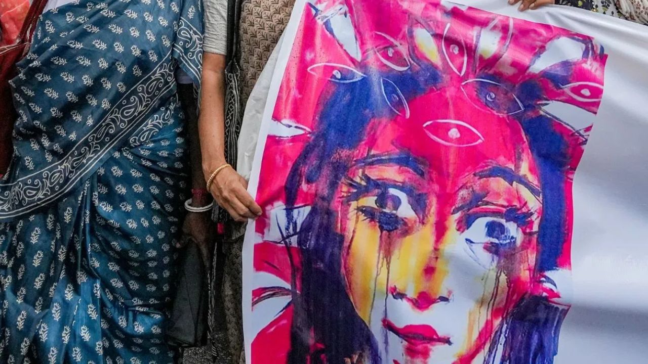 RG Kar Case: 'সঞ্জয় ছাড়াও তিলোত্তমার দেহ স্পর্শ করেছিলেন আরও একজন', চাঞ্চল্যকর রিপোর্ট জমা পড়ল হাইকোর্টে RG Kar Case: 'সঞ্জয় ছাড়াও তিলোত্তমার দেহ স্পর্শ করেছিলেন আরও একজন', চাঞ্চল্যকর রিপোর্ট জমা পড়ল হাইকোর্টে