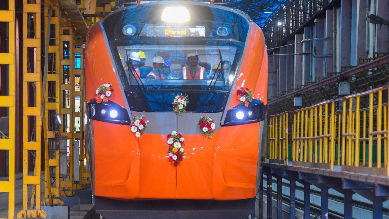 Vande Bharat Sleeper: হাওড়া রুটে বড় সুখবর, ছুটবে বন্দে ভারত স্লিপার, কোন কোচে উঠতে কত ভাড়া লাগবে, কত হবে স্পিড