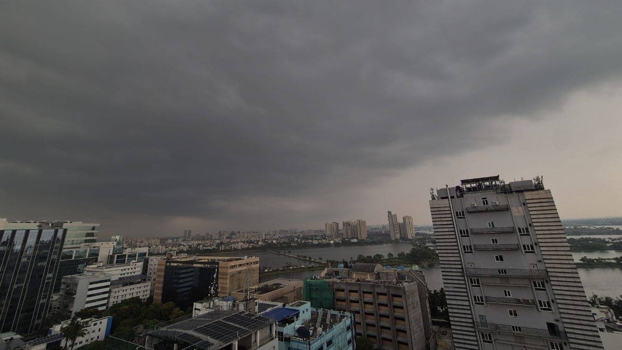 Weather Update: ১০ জেলায় জারি অরেঞ্জ অ্যালার্ট, হাওড়া-কলকাতা-নদিয়ার বাসিন্দাদের জন্য বড় আপডেট