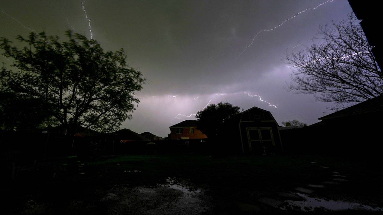 Weather Update: পাক খাচ্ছে ঘূর্ণাবর্ত, রবিবার ৮ জেলায় দুর্যোগের পূর্বাভাস হাওয়া অফিসের