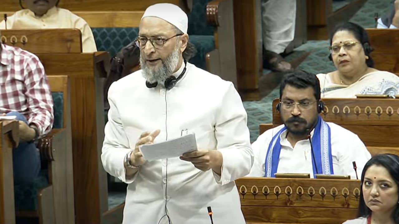 Asaduddin on Waqf Bill: লোকসভায় ওয়াকফ বিল ছিঁড়ে ফেললেন আসাদউদ্দিন ওয়াইসি, তীব্র বিরোধিতা সাংসদের
