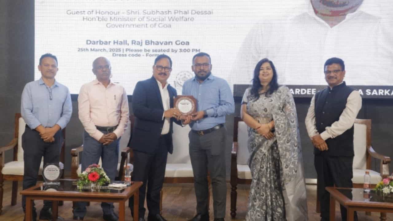 সমাজে গুরুত্বপূর্ণ অবদানের জন্য Recruitment Mantra -এর প্রতিষ্ঠাতা অর্ঘ্য সরকারকে পুরস্কৃত করল গোয়া সমাজে গুরুত্বপূর্ণ অবদানের জন্য Recruitment Mantra -এর প্রতিষ্ঠাতা অর্ঘ্য সরকারকে পুরস্কৃত করল গোয়া