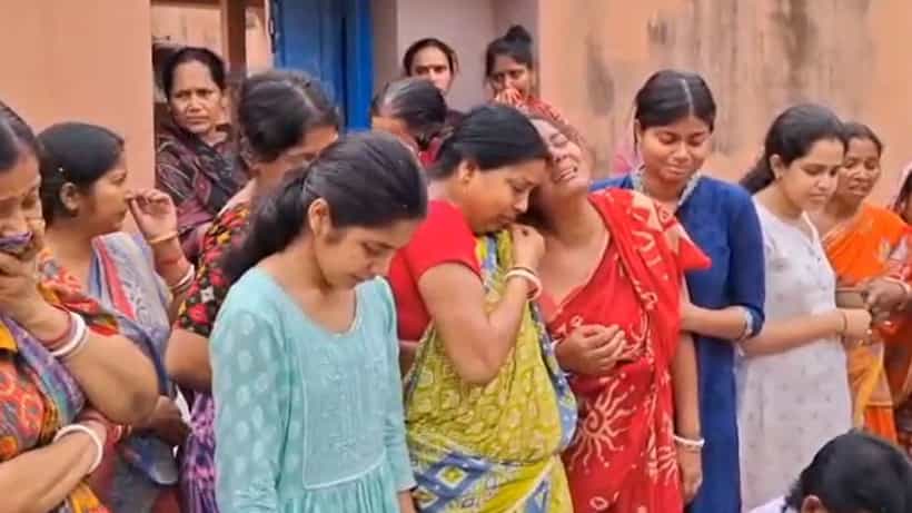 Burdwan: একসঙ্গে চাকরি গিয়েছে ছেলে-বউমার, হৃদরোগের আক্রান্ত হয়ে মৃত্যু মায়ের