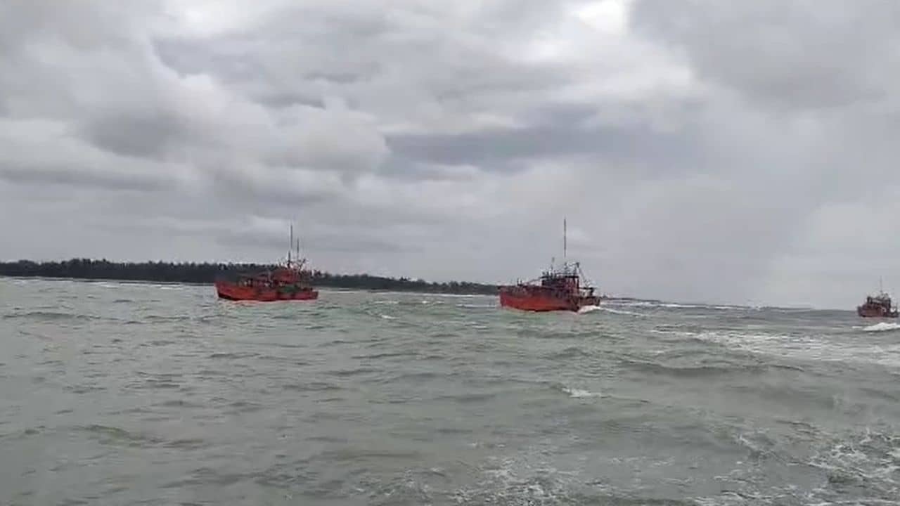 Kanthi Fishermen: ঘোষণাই সার! ব্যান পিরিয়ডে টাকা না পেয়ে রাজ্যের বিরুদ্ধে ক্ষুব্ধ মৎস্যজীবীরা