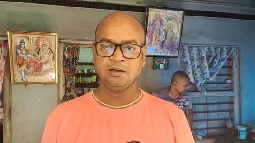 Ghatal: বাড়ি ফেরার কিছুক্ষণ পরই বাবার ঝুলন্ত দেহ উদ্ধার, সেদিন পার্টি অফিসে কী হয়েছিল, বড় অভিযোগ ছেলের