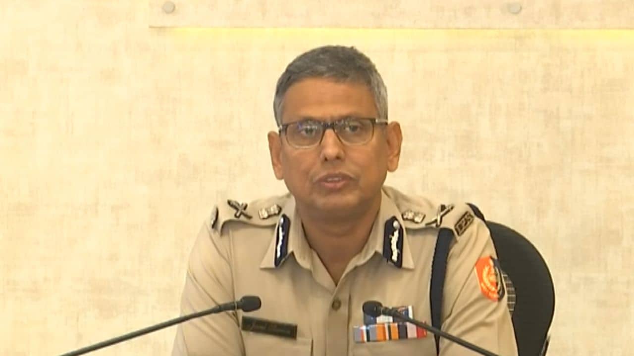 Murshidabad: ফোন আসছে... ৯৯ শতাংশ ক্ষেত্রেই সেগুলো গুজব: জাভেদ শামিম