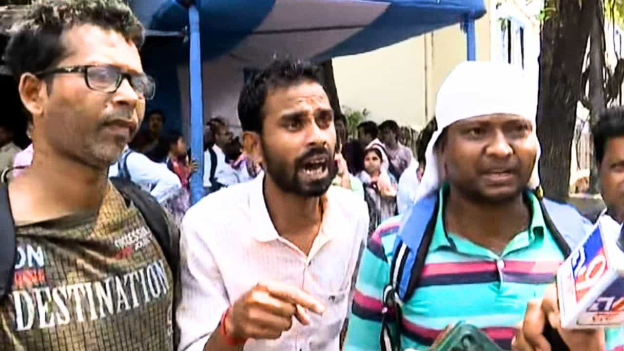 Teachers-Mamata Meeting: 'আমাদের ললিপপ ধরাচ্ছে...', মমতার মুখে সুপ্রিম কোর্ট থেকে লিস্ট আনার কথা শুনেই ক্ষোভে ফুঁসছে চাকরিহারারা Teachers-Mamata Meeting: 'আমাদের ললিপপ ধরাচ্ছে...', মমতার মুখে সুপ্রিম কোর্ট থেকে লিস্ট আনার কথা শুনেই ক্ষোভে ফুঁসছে চাকরিহারারা