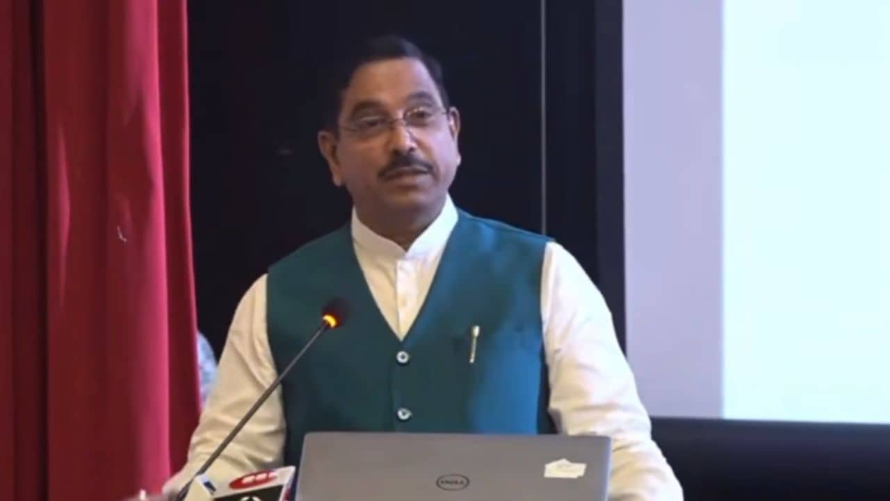 Pralhad Joshi: জলের দাম বেড়ে ২০০ টাকা, ডিজেলের দাম ২ টাকা বৃদ্ধি! মূল্যবৃদ্ধি নিয়ে কংগ্রেসকে কড়া আক্রমণ প্রহ্লাদ জোশীর