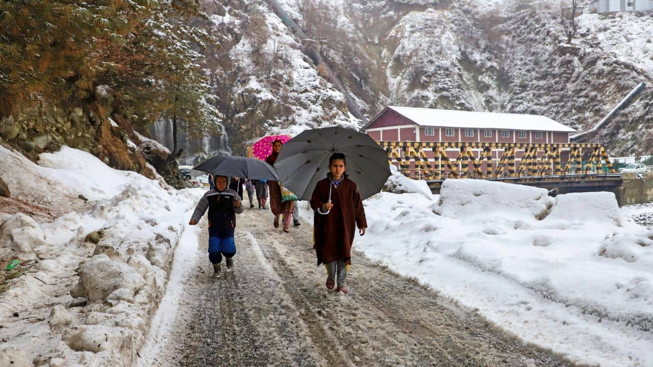 জলবায়ু পরিবর্তন নিয়ে সচেতন করতে কাশ্মীরে বিশেষ সেন্টার গড়ল কেন্দ্র