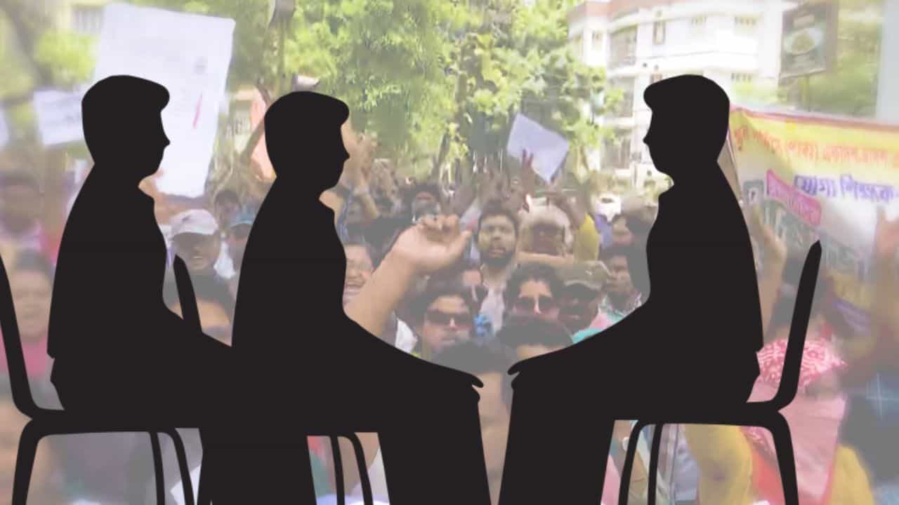 TMC: ২৬ হাজার চাকরি বাতিল হওয়ার পরেরদিনই আচমকা বৈঠকে ৩ 'হেভিওয়েট' TMC: ২৬ হাজার চাকরি বাতিল হওয়ার পরেরদিনই আচমকা বৈঠকে ৩ 'হেভিওয়েট'