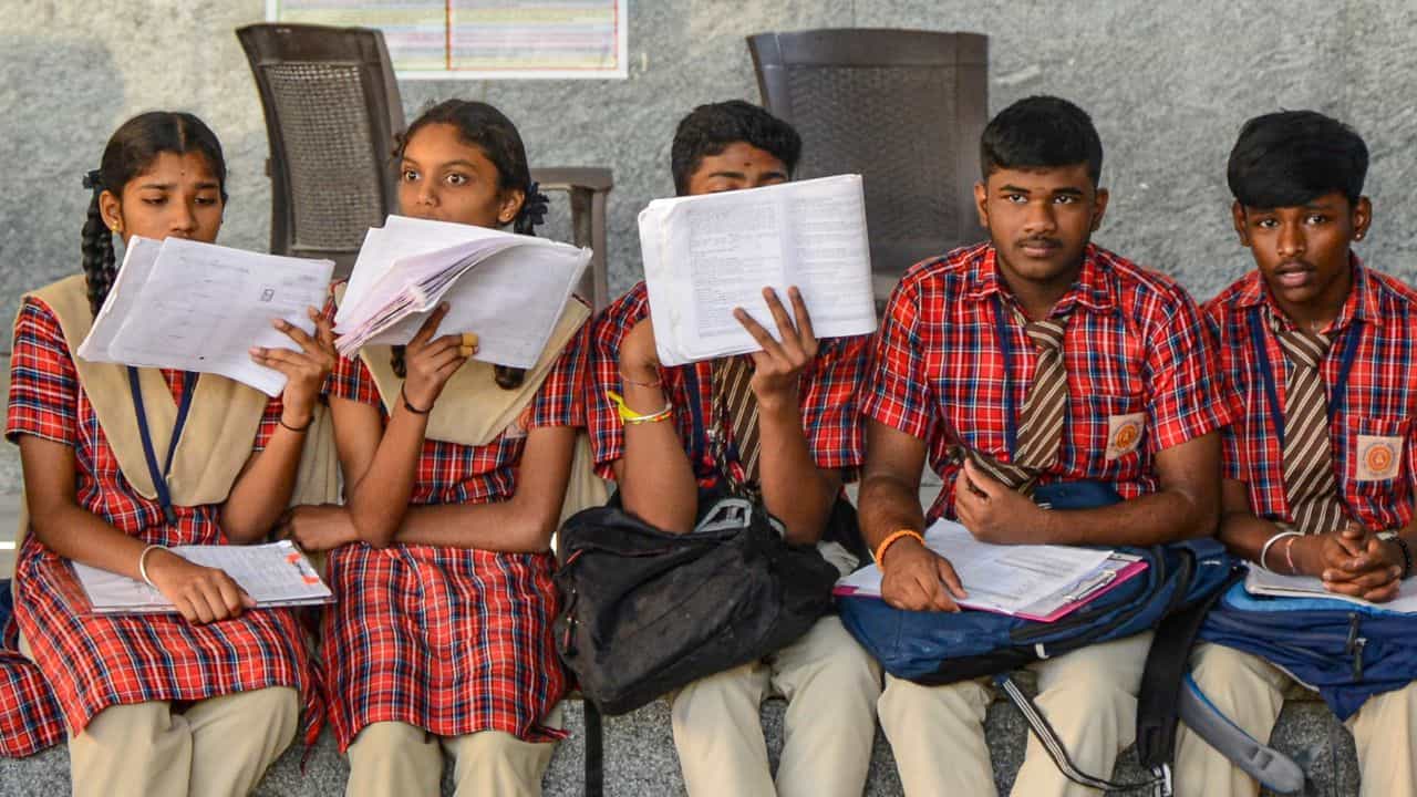 JEE Result: প্রকাশ হল JEE-র ফলাফল, ১০০ পেয়ে তালিকার শীর্ষে বাংলার দুই পড়ুয়া JEE Result: প্রকাশ হল JEE-র ফলাফল, ১০০ পেয়ে তালিকার শীর্ষে বাংলার দুই পড়ুয়া