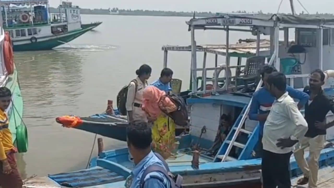 Sundarban: বাঘের জঙ্গলে ওরা কারা! বাংলাদেশ সীমান্তে টহল দিতেই ধরা পড়ল একে একে