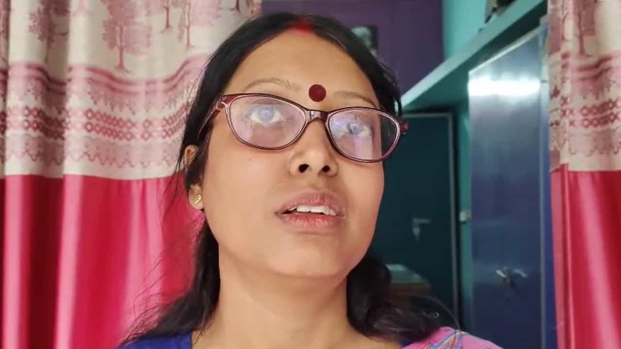 Murshidabad: কাল থেকে পরীক্ষা, আজ চাকরি গেল ২১ জন শিক্ষিকার, চিন্তায় অস্থির প্রধান শিক্ষিকা Murshidabad: কাল থেকে পরীক্ষা, আজ চাকরি গেল ২১ জন শিক্ষিকার, চিন্তায় অস্থির প্রধান শিক্ষিকা