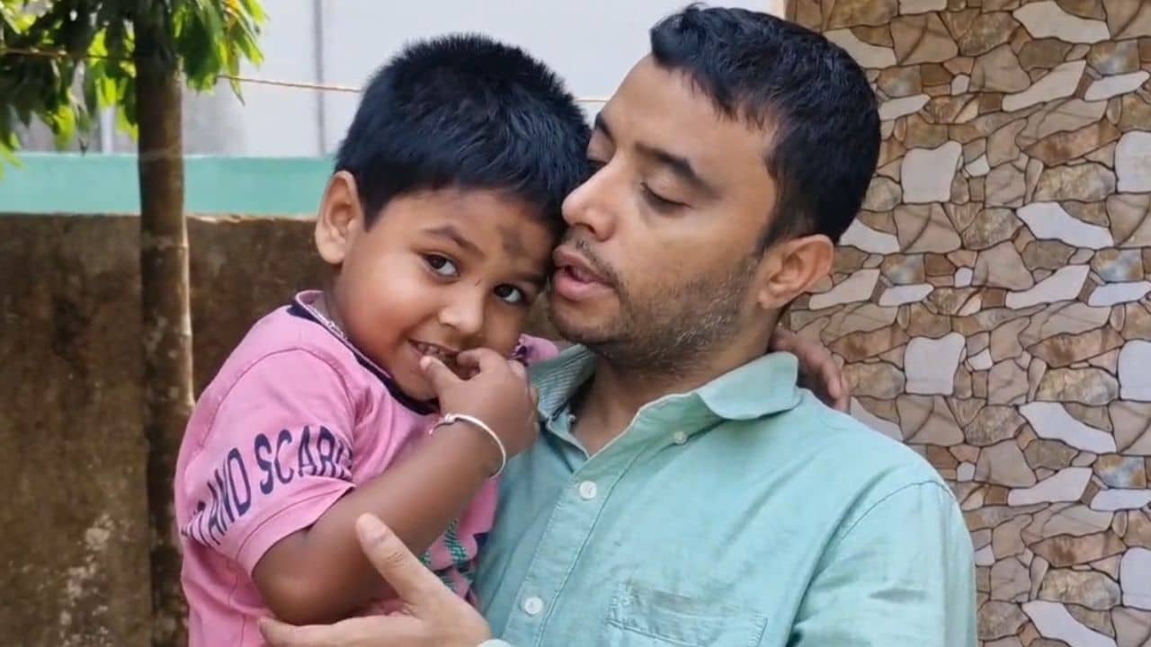 Cancer Patient: প্রতিদিন কেমো নিয়ে শরীর ঝিমঝিম করে, স্বেচ্ছাশ্রম নয়, মমতার কাছে স্বেচ্ছামৃত্যুর আবেদন করতে চান চাকরিহারা শিক্ষক