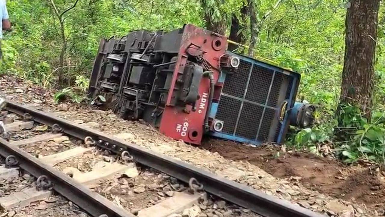 Darjeeling Toy Train: ফের দুর্ঘটনা দার্জিলিংয়ের টয় ট্রেনে, উল্টে গেল ইঞ্জিন