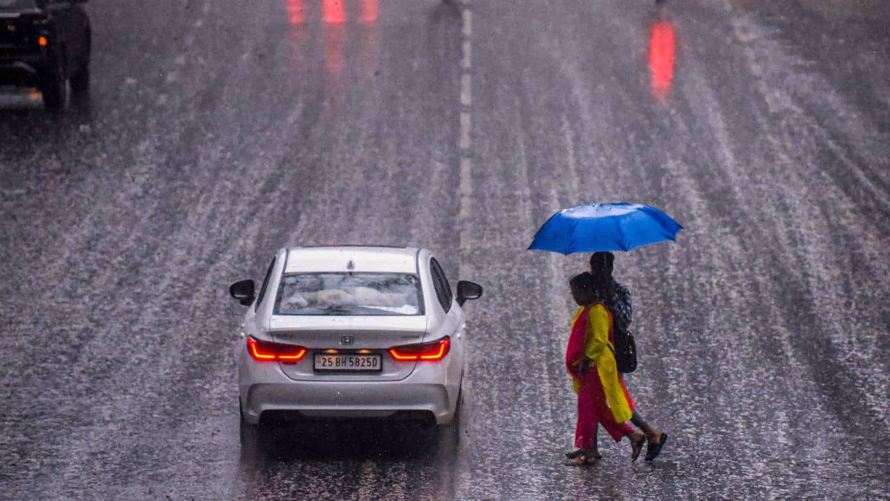 Weather Update: নামবে বৃষ্টি, সঙ্গে দমকা বাতাস, কেমন কাটবে আগামী ৪ দিন, রইল আবহাওয়ার আপডেট