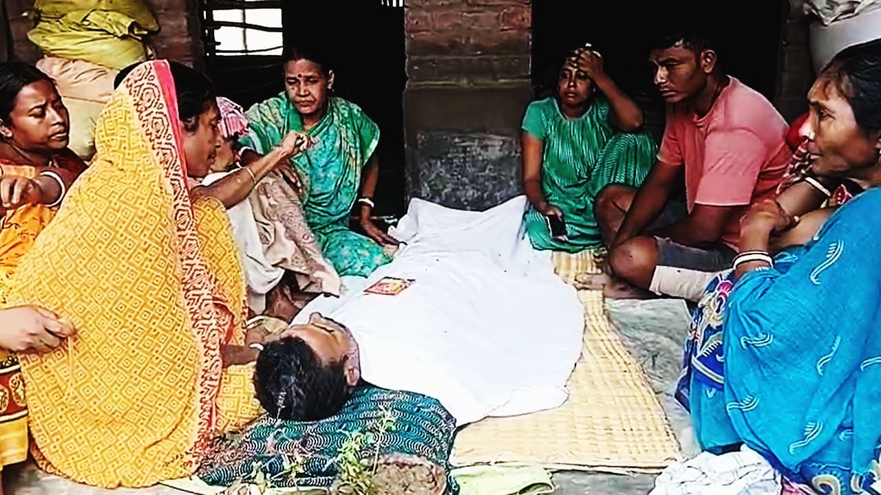 Kalbaisakhi: রুদ্র মেজাজে কালবৈশাখী, বজ্রঘাতেই গেল তিন তিনটে তরতাজা প্রাণ Kalbaisakhi: রুদ্র মেজাজে কালবৈশাখী, বজ্রঘাতেই গেল তিন তিনটে তরতাজা প্রাণ