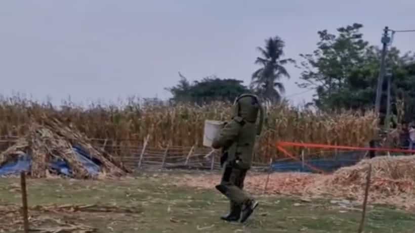 Bomb: একটা-দুটো নয়, ১৭টি কৌটো বোমা উদ্ধার হল মালদহ থেকে