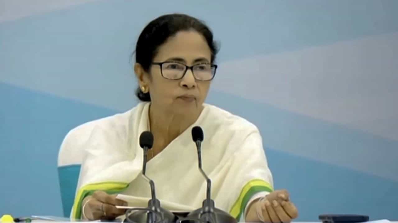 CM Mamata Banerjee: ১০ লক্ষ টাকা করে ক্ষতিপূরণ, পহেলগাঁওয়ে নিহতদের জন্য বড় ঘোষণা মুখ্যমন্ত্রীর CM Mamata Banerjee: ১০ লক্ষ টাকা করে ক্ষতিপূরণ, পহেলগাঁওয়ে নিহতদের জন্য বড় ঘোষণা মুখ্যমন্ত্রীর