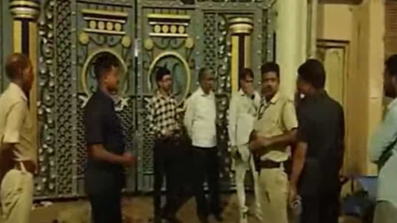 Murshidabad Unrest: নিরাপদ নন খোদ বিধায়কই! সামশেরগঞ্জে মনিরুল ইসলামের বাড়িতে ভাঙচুর, পুলিশ ব্যর্থ, ক্ষোভ উগরে দিলেন বিধায়ক