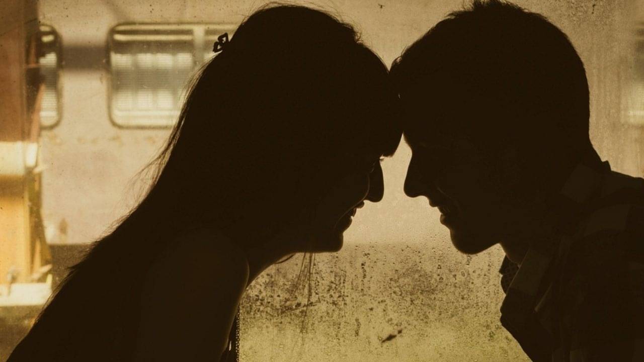 দ্বাদশ শ্রেণির ছাত্রের প্রেমে হাবুডুবু তিন সন্তানের মা, বিয়ে করতে যা করলেন...