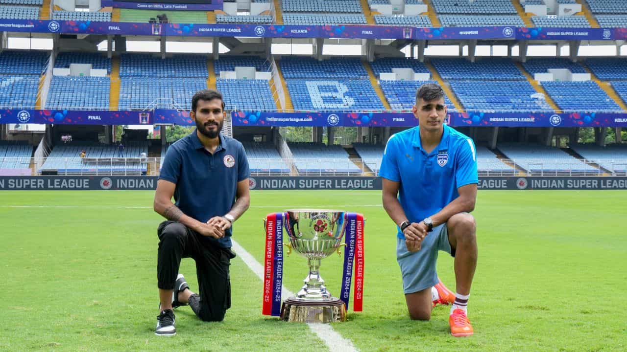 ISL 2024-25, Mohun Bagan: আইএসএলে দ্বি-মুকুটের এক ধাপ দূরে মোহনবাগান, বাধা সুনীল ছেত্রী! ISL 2024-25, Mohun Bagan: আইএসএলে দ্বি-মুকুটের এক ধাপ দূরে মোহনবাগান, বাধা সুনীল ছেত্রী!