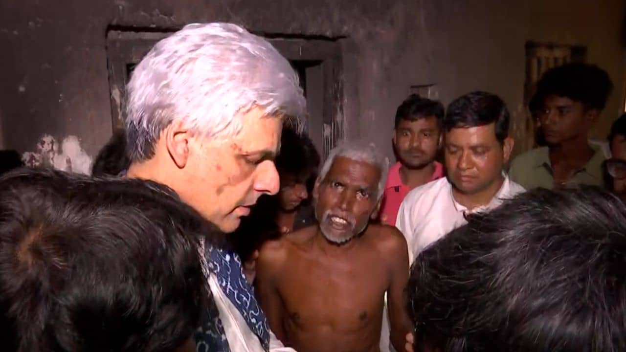 Murshidabad: জাফরাবাদে ঈশা-শুভঙ্কররা, মন দিয়ে শুনলেন সর্বহারাদের কথা