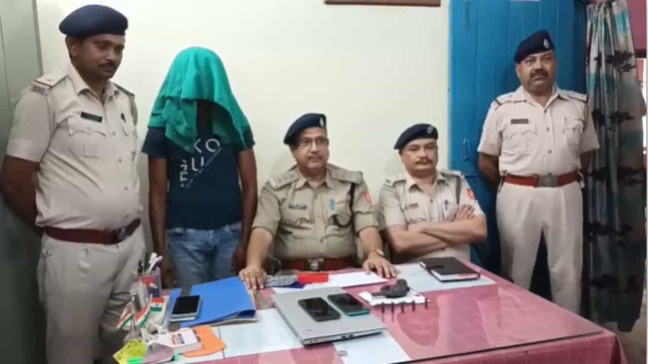 Murshidabad: দেখেই সন্দেহ হয়েছিল, পরে লোকটার আসল পরিচয় জানল GRP Murshidabad: দেখেই সন্দেহ হয়েছিল, পরে লোকটার আসল পরিচয় জানল GRP