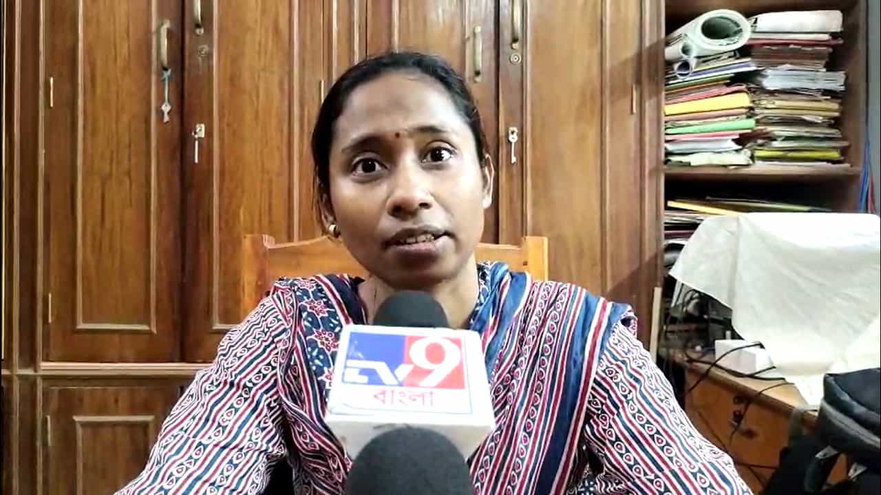 Guest Teacher: একশো দিনের কাজের থেকেও কম! মাত্র ৩ হাজারে চাকরিহারার শূন্যস্থানে এবার ‘অতিথি শিক্ষক’ Guest Teacher: একশো দিনের কাজের থেকেও কম! মাত্র ৩ হাজারে চাকরিহারার শূন্যস্থানে এবার ‘অতিথি শিক্ষক’