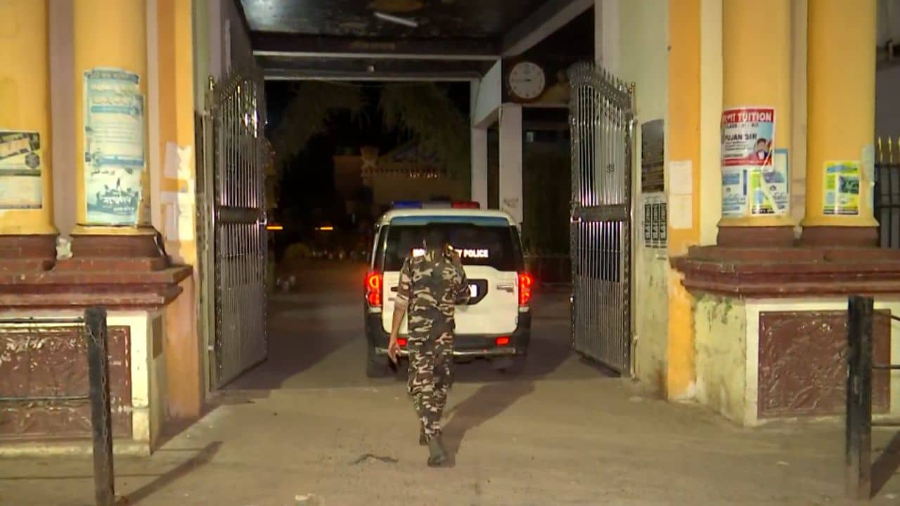 Murshidabad School: সামনেই সেমিস্টার, কী হবে মুর্শিদাবাদের স্কুলগুলির? আদৌ খুলবে? ধন্দে শিক্ষকরাই