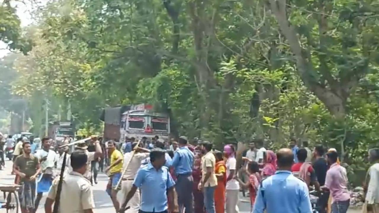 Nadia: আদালতের নির্দেশ অমান্য করে খেলার মাঠ দখলের চেষ্টা প্রোমোটারের, অভিযোগ ঘিরে রণক্ষেত্র নবদ্বীপ