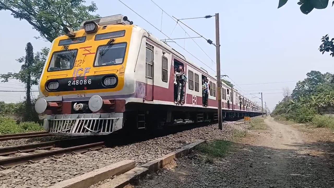 Kalyani: পড়তে যাচ্ছি বলে বেরিয়ে ছিল, রাতভর নিখোঁজ থাকার পর রেললাইনের ধার থেকে উদ্ধার কিশোরীর দেহ