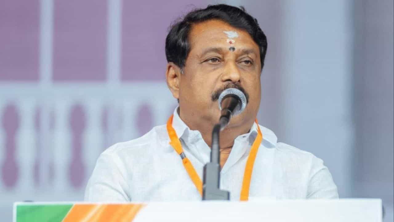 BJP State President: তামিলনাড়ুতে 'প্রথা' ভেঙে রাজ্য সভাপতি বাছাই, বাংলায় কবে? এখনও কাটল না মেঘ BJP State President: তামিলনাড়ুতে 'প্রথা' ভেঙে রাজ্য সভাপতি বাছাই, বাংলায় কবে? এখনও কাটল না মেঘ