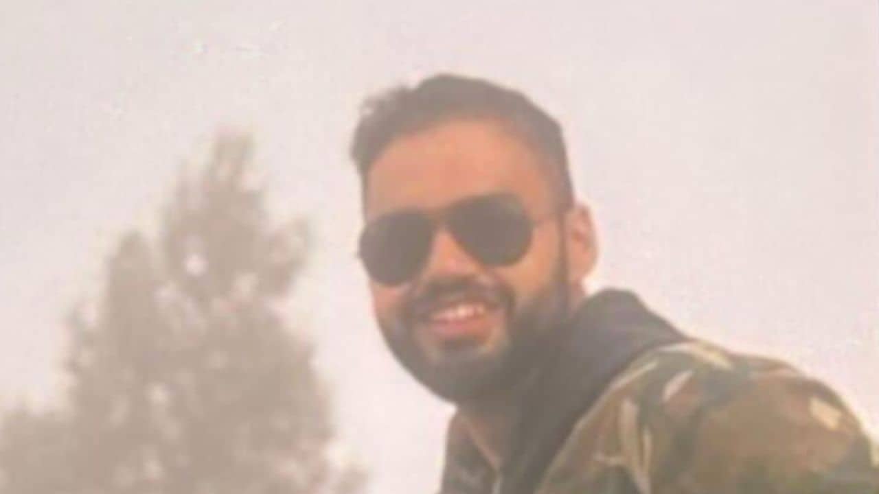 Pahalgam Terrorist Attack: ৬ দিন আগেই হয়েছিল বিয়ে, নৌ-সেনা অফিসার ও তাঁর স্ত্রীকে গুলি করে মারল জঙ্গিরা