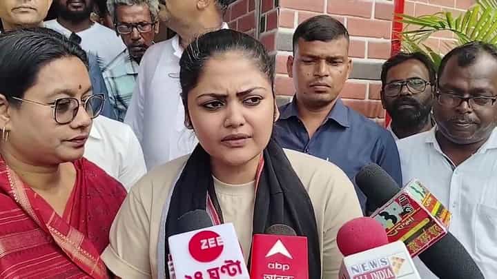 Sayani Ghosh, SSC: পুলিশের লাথি নিয়ে সায়নী ঘোষের 'ভিন্ন সুর' Sayani Ghosh, SSC: পুলিশের লাথি নিয়ে সায়নী ঘোষের 'ভিন্ন সুর'