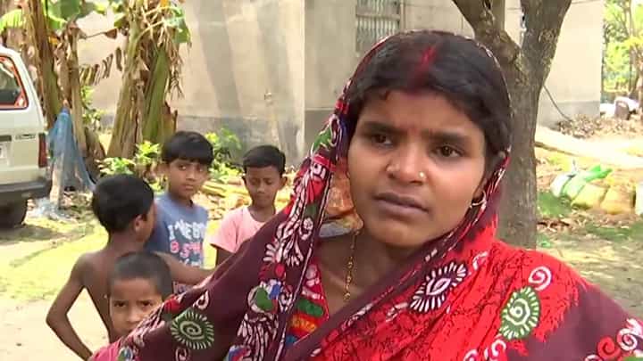 Murshidabad: 'স্বাধীনতা পাই না, বাড়িতে ঘুমোতে পারছি না', আতঙ্কে মায়েরা Murshidabad: 'স্বাধীনতা পাই না, বাড়িতে ঘুমোতে পারছি না', আতঙ্কে মায়েরা