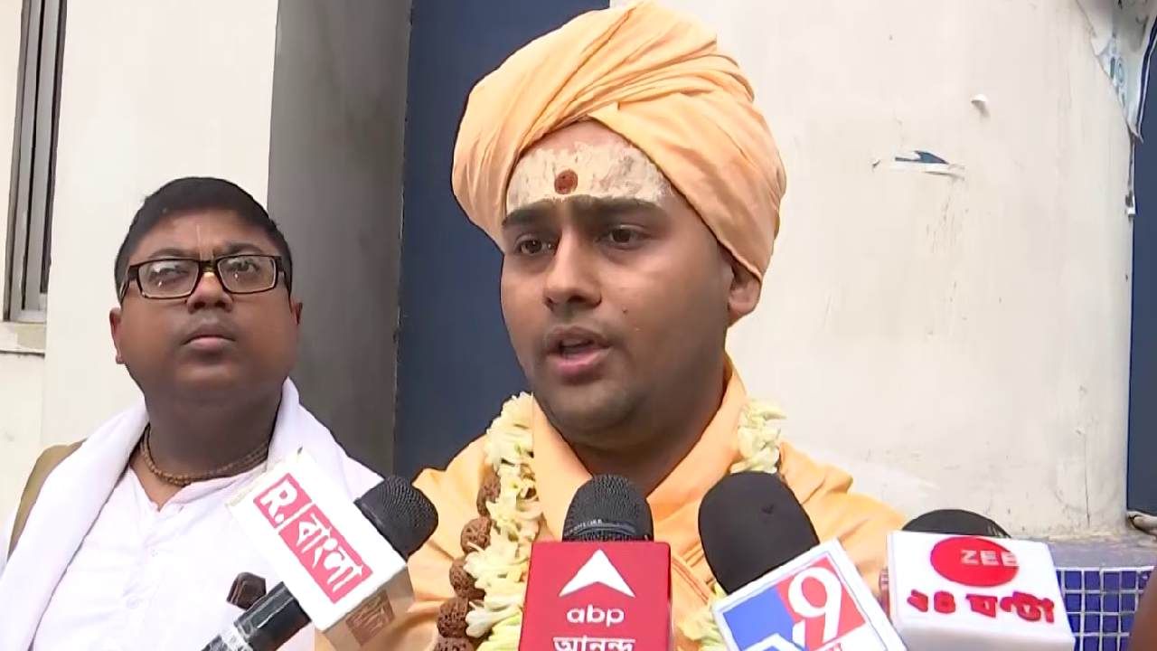 Saint Protest: সাধনকক্ষ থেকে বেরিয়ে ভবানী ভবনে হাজির 'উদ্বিগ্ন' সাধু-সন্ন্যাসীরা