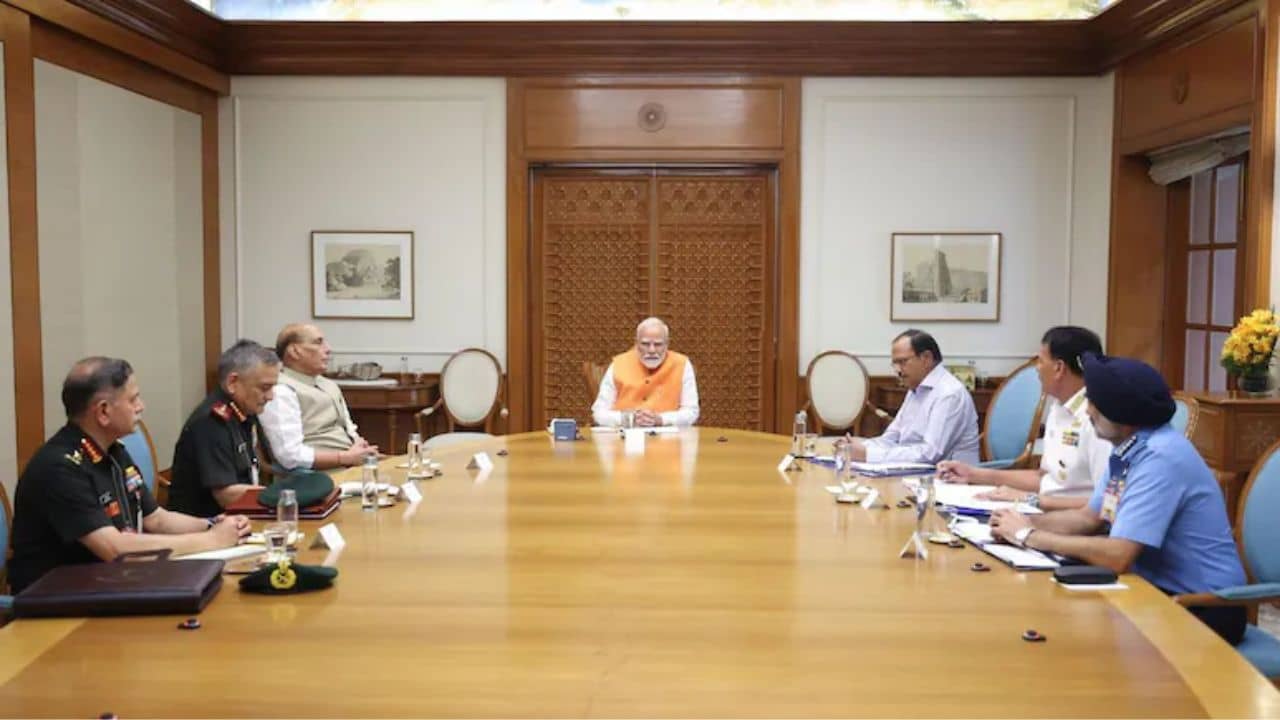 Pahalgam Terror attack: এবার কি আরও বড় সিদ্ধান্ত? রাজনাথ-ডোভালের সঙ্গে বৈঠকে মোদী