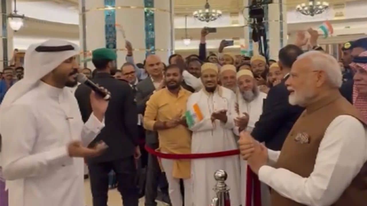 PM Modi: সৌদি আরবের আকাশসীমায় মোদীকে বিশেষ অভ্যর্থনা, এ ওয়াতন গানে জেড্ডায় স্বাগত নমোকে