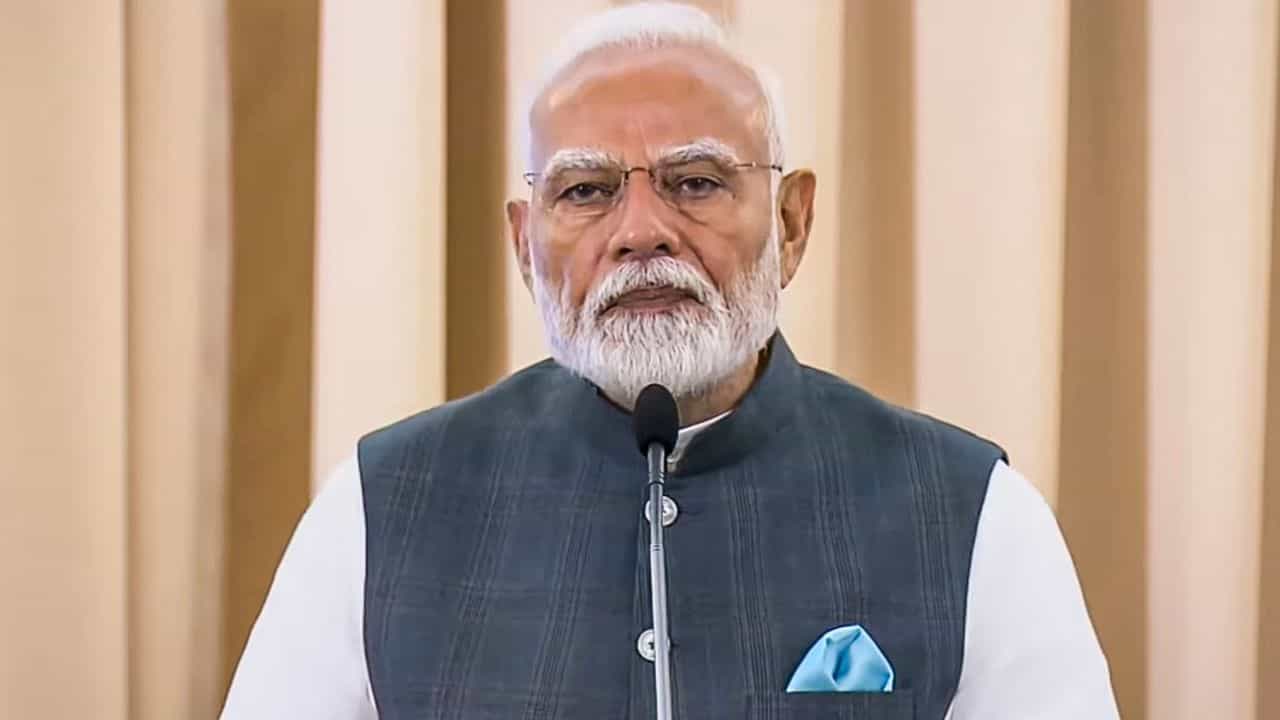 PM Modi: ওয়াকফ বিল পাশ হতেই বড় বার্তা প্রধানমন্ত্রীর, কী বললেন মোদী? PM Modi: ওয়াকফ বিল পাশ হতেই বড় বার্তা প্রধানমন্ত্রীর, কী বললেন মোদী?