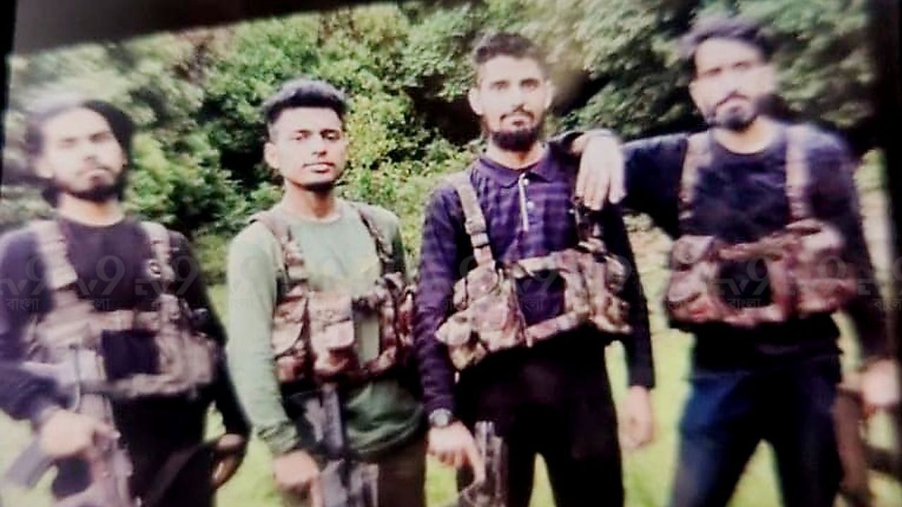 Pahalgam Attack: বয়স সকলের প্রায় ২৫-এর মধ্যেই! পহেলগাঁওতে যে চার জঙ্গি হামলা চালিয়েছিল, জেনে নিন তাদের পরিচয়