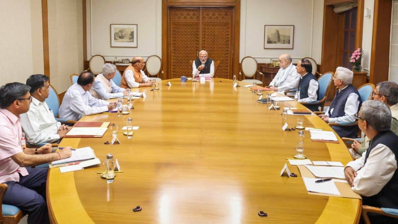 Jammu and Kashmir Pahalgam Terror Attack: পাকিস্তানের মোকাবিলা করবে সবাই একসঙ্গে? বৃহস্পতিতে সব দলের সঙ্গে মিটিং করবেন মোদী