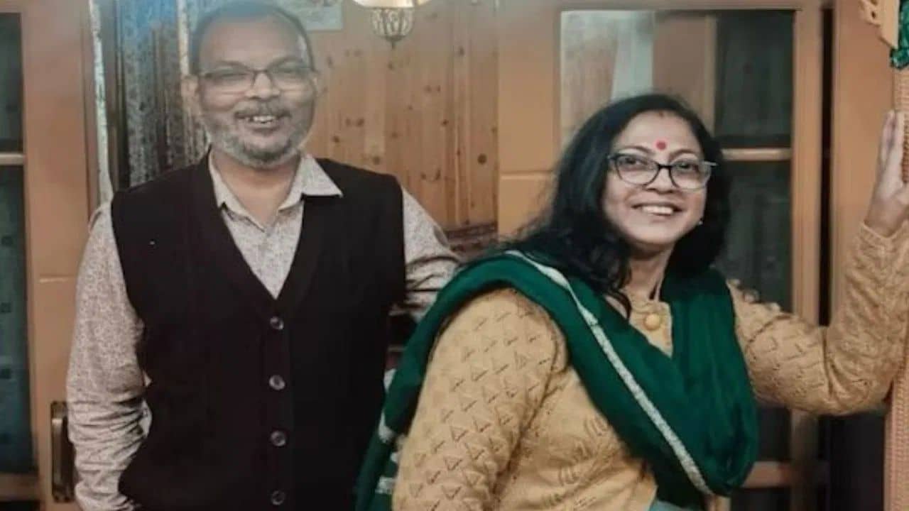 Pahalgam Terrorist Attack: হিন্দু হয়েও কোন বুদ্ধির জোরে জঙ্গির AK 47-এর নলের মুখ থেকে ফিরলেন দেবাশিস?